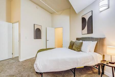Cozysuites - 2Br With Direct Skybridge Access #1 インディアナポリス エクステリア 写真